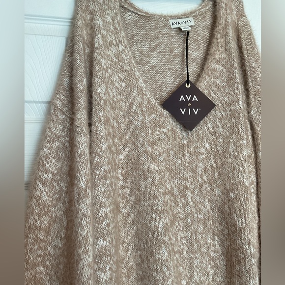Ava & Viv Women's Tan Chenille Fuzzy V-Neck Sweater Plus Size 1X - Picture 6 of 9